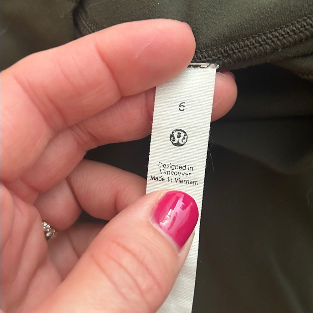 Lululemon align Leggings with pockets size 6 -25 length - Picture 3 of 4